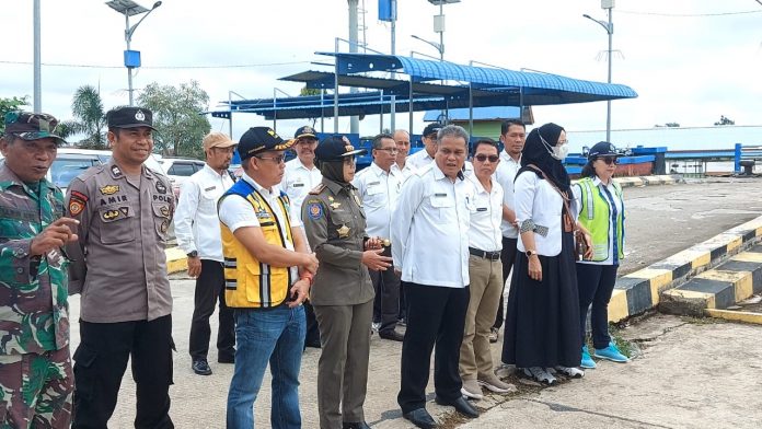 Sintang ( Pemkab Edukasi Pemilik Ruko di Kawasan Sungai Durian )