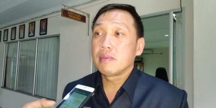 Sintang ( Dewan Minta Pemkab Urus Lampu Jalan )