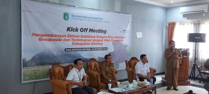 Sintang ( Kadis Kominfo Sampaikan Menara BTS Sedang Dibangun )3