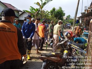 DLH-Sanggau-bersama-Kodim-1204-01Kapuas-Lakukan-Kerja-Bakti-Bersama-–