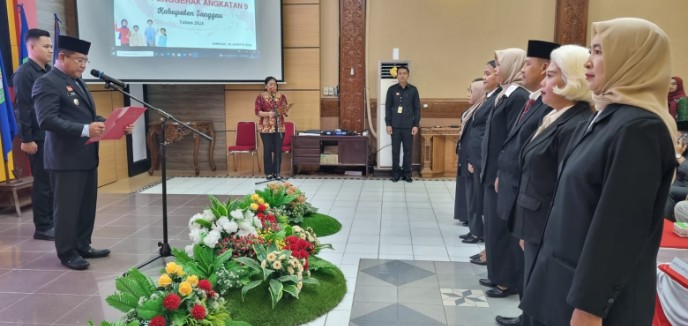 Kukuhkan-Guru-Penggerak-Pesan-PJ-Bupati-Sanggau-Tetaplah-Menjadi-Berlian
